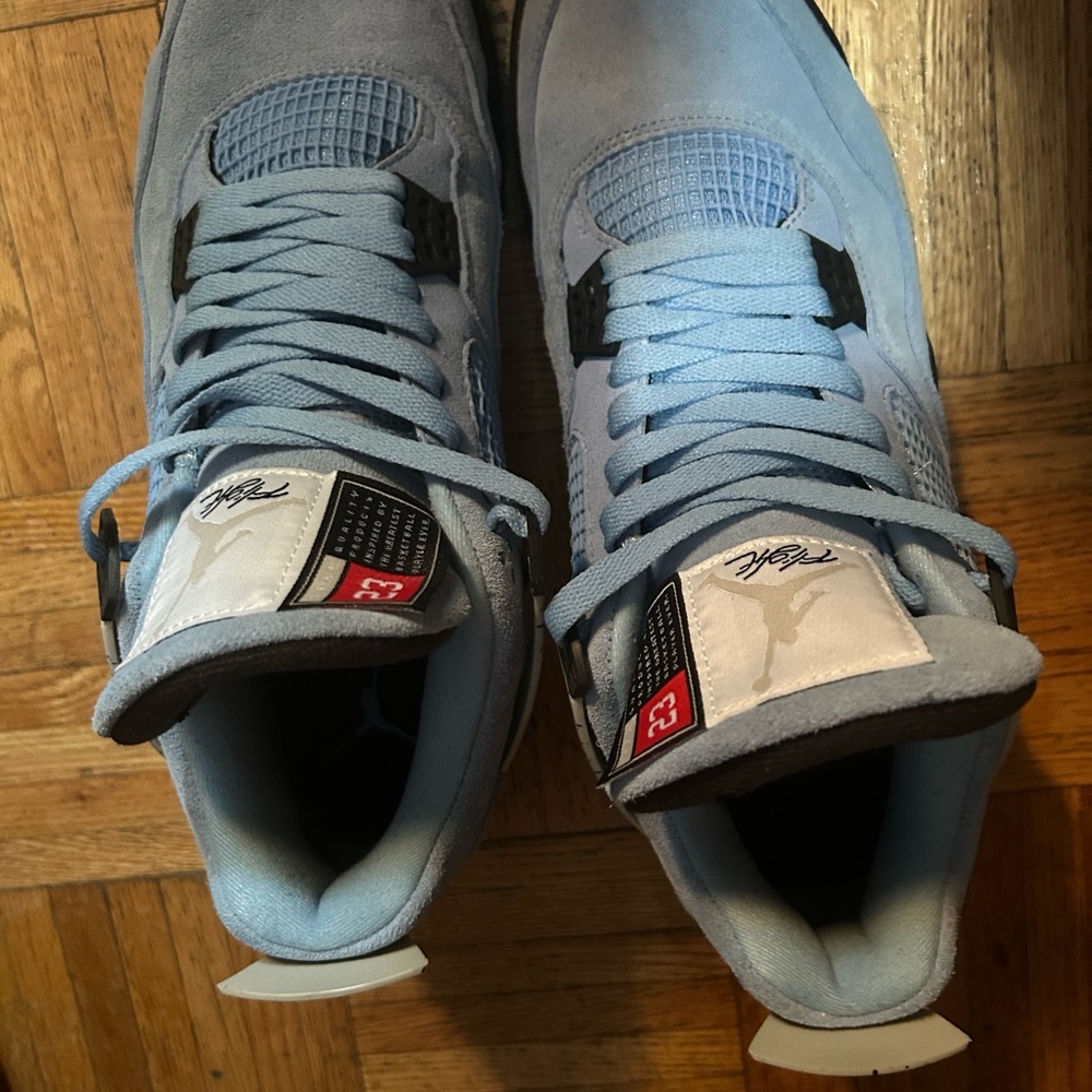 Air Jordan 4 UNC powder blue